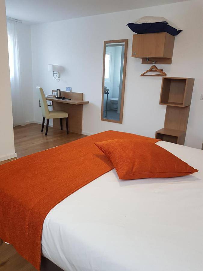Double Room with One Junior Bed (Up To 10 Years) in Quimper, Région de Quimper