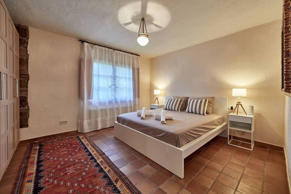 Luxrural Montserrat | Piscina con Vistas Únicas in Castellbell y Vilar, Interior de Barcelona