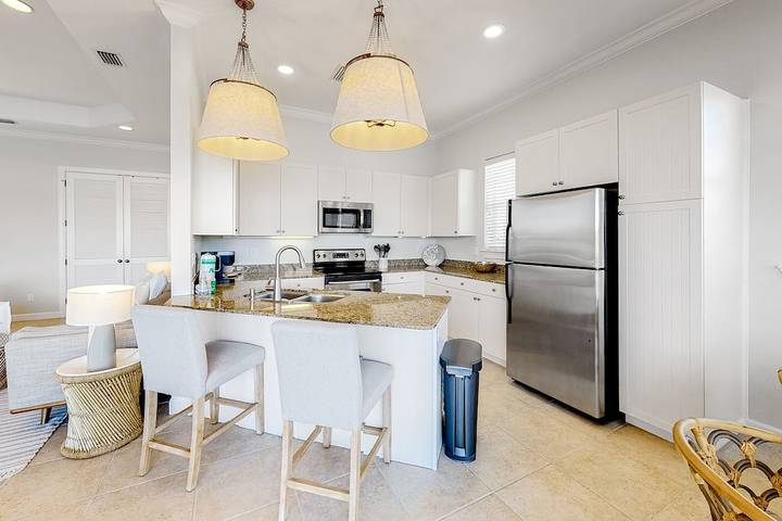 Vacation apartment for 4 people, with pool and balcony the Florida Panhandle