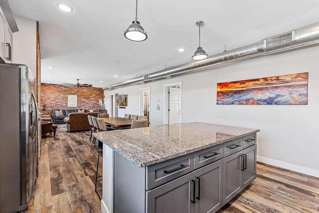 Gathering Tree's 6 Boutique Queen Suites Downtown Retreat in Flagstaff, Coconino Nationalwald