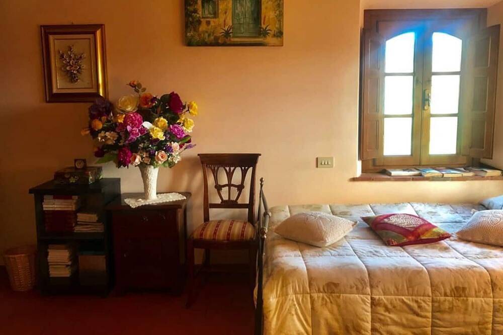 Elegant Stone Villa In The Tuscan Hills With Private Pool. in Borgo a Mozzano, Lucca Provinz