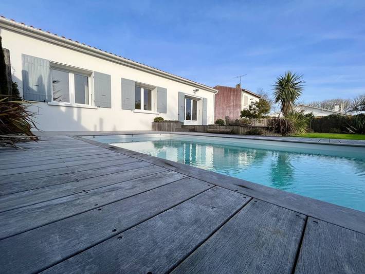 Location de vacances pour 6 personnes, avec terrasse ainsi que piscine et jardin à La Brée-les-Bains - 2