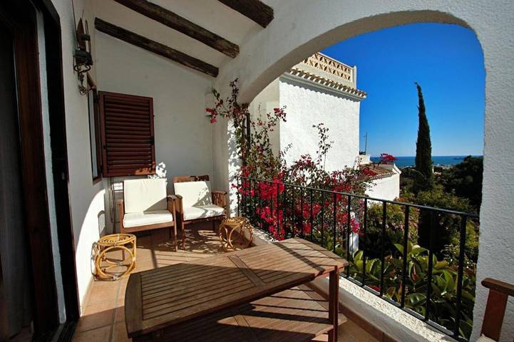 Ferienwohnung für 5 Personen, mit Balkon und Terrasse sowie Garten und Ausblick in Nova Xabia