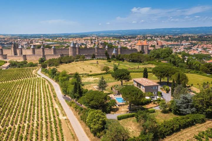 Villa pour 14 personnes, avec jardin et jacuzzi à Carcassonne