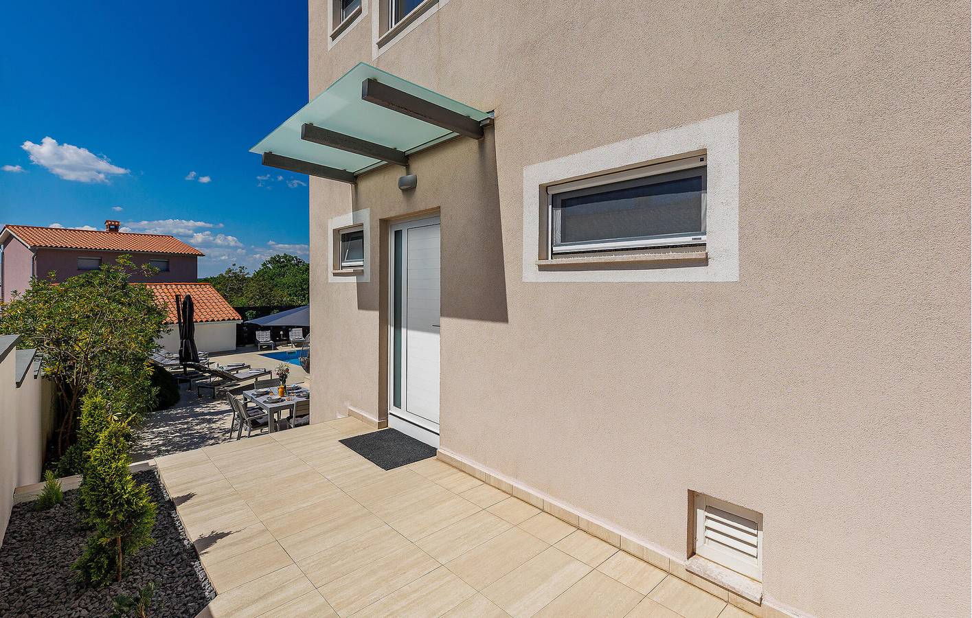 Appartement moderne de 2 chambres avec piscine, terrasse et Wi-Fi, à 2 km de la rivière in Labin, Côte Est de l'Istrie