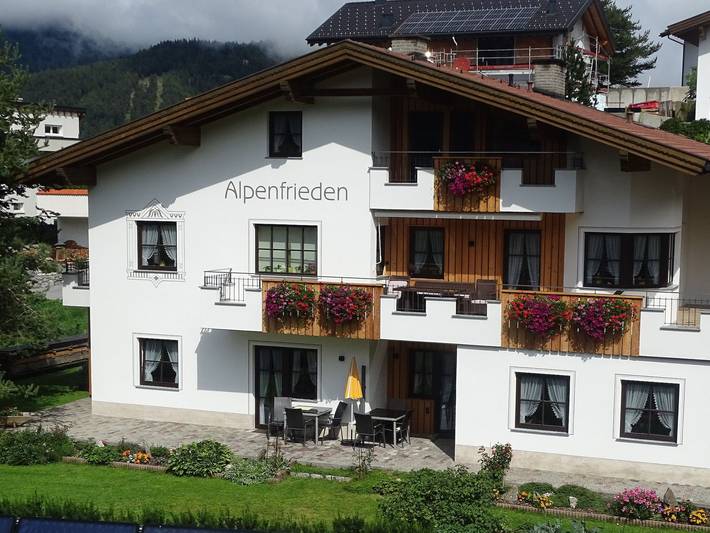 Ferienwohnung für 5 Personen, mit Balkon und Garten in Nauders