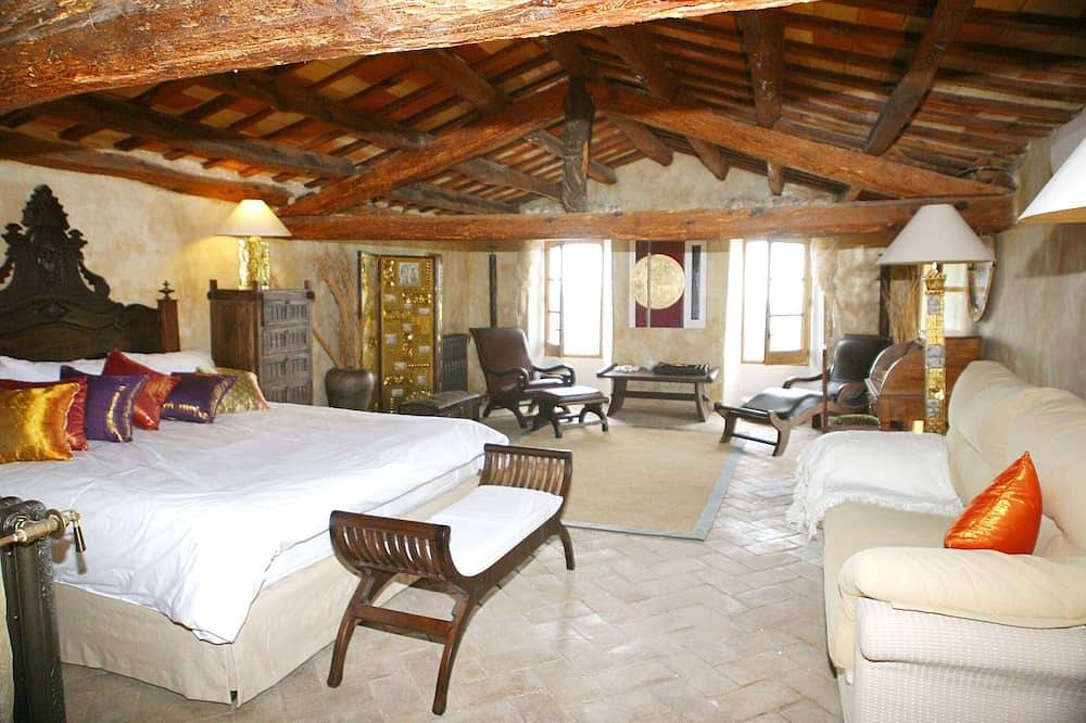 Perfect for events and groups with sauna and infinity pool and well equipped gym in Sant Pere de Ribes, Garraf