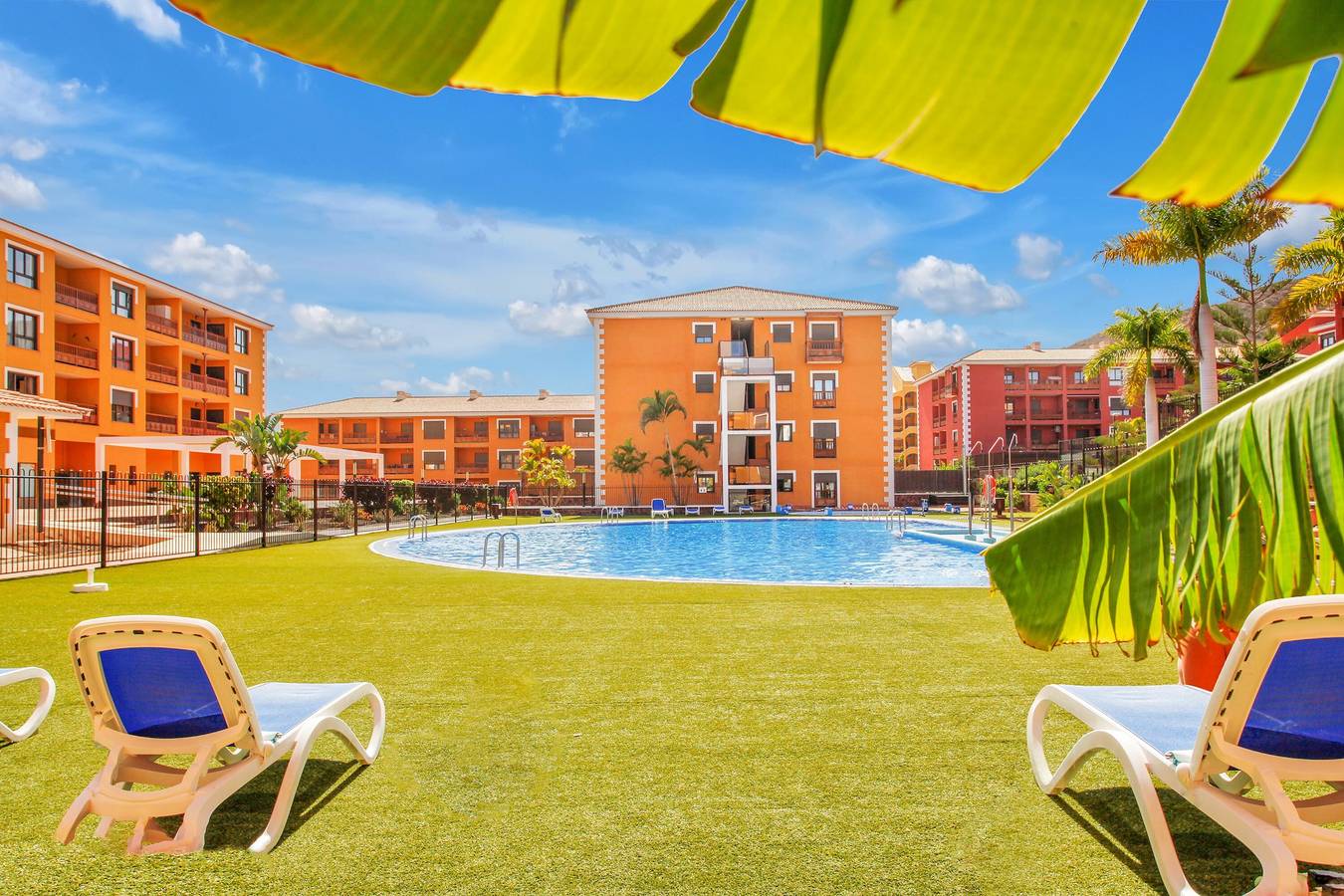 Apartamento entero, Ojos del océano! con terraza y piscina comunitaria in Palm-Mar, Arona 