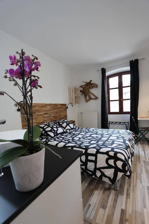 Appartement entier, Gîte climatisé "Baugallo Pastourelle" in Saint-Montan, Privas (arrondissement)