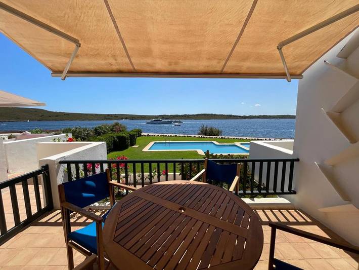 Ferienwohnung für 4 Personen, mit Ausblick und Terrasse sowie Pool in Fornells