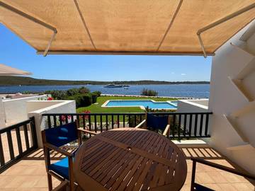 Gîte pour 4 personnes, avec vue ainsi que piscine et terrasse à Fornells