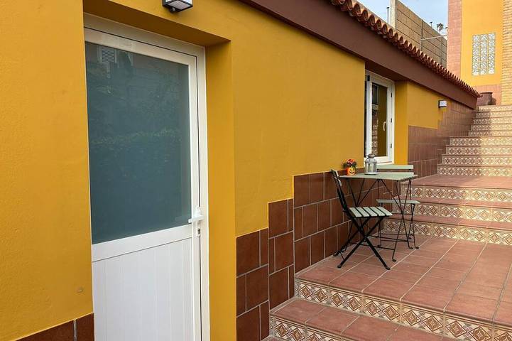 Gîte pour 2 personnes, avec jardin et terrasse dans Los Menores