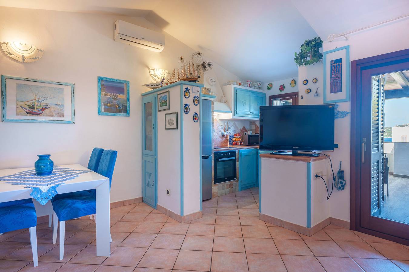 Entire apartment, Apartment 'La Terrazza sul Mare' with Sea View, Terrace & Wi-Fi in Palau (town), Palau (Sardinia)