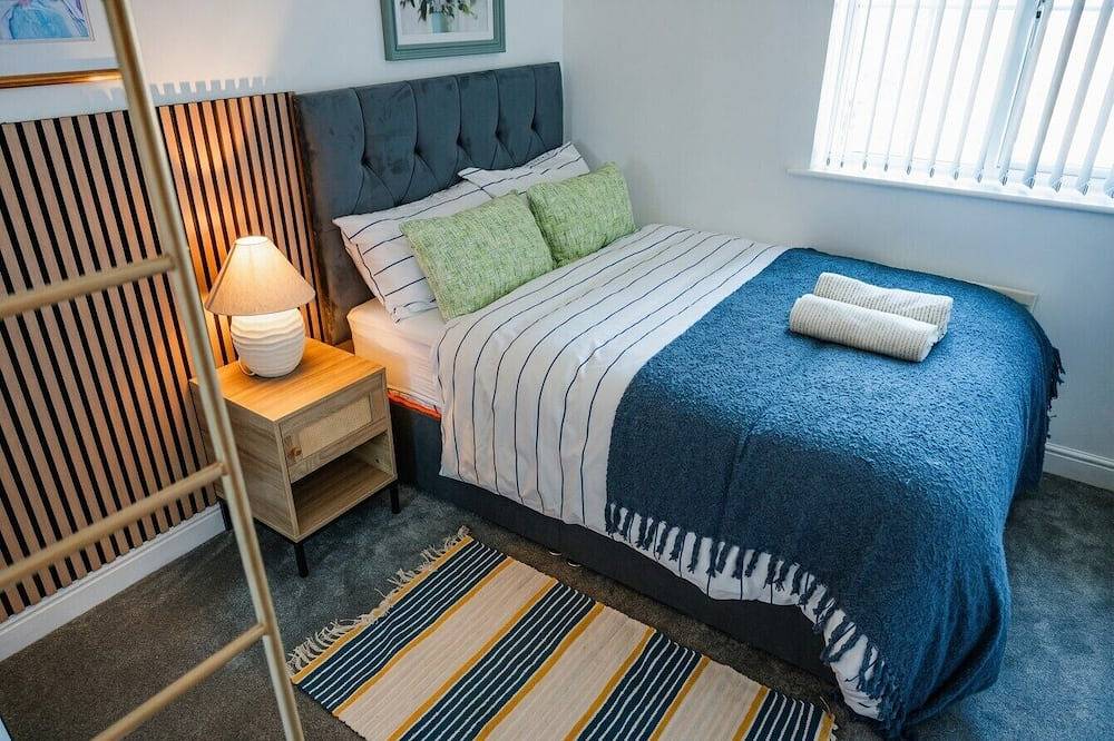 Boutique group home with air conditioning, free parking and designer interiors in Manchester, Greater Manchester