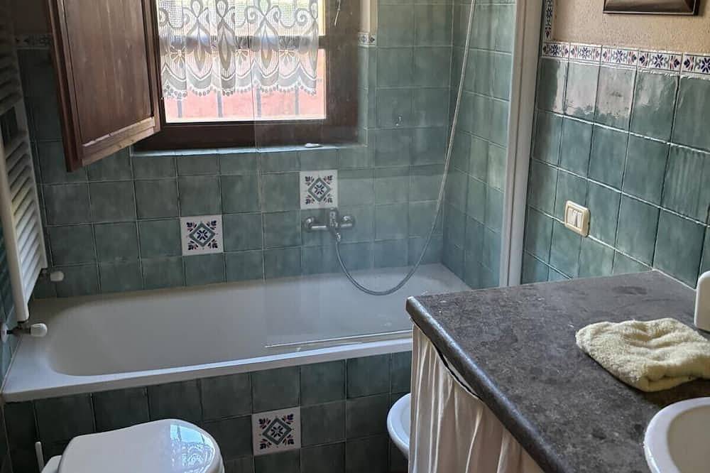 A 5 minuti dal mare, nella campagna di Capalbio, villa con piscina tra gli ulivi in Capalbio, Provincia di Grosseto