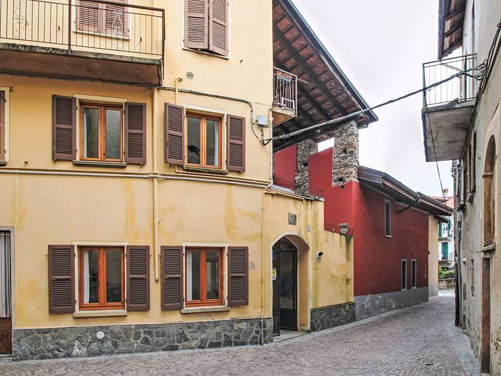 Gîte pour 4 personnes, avec balcon à Brovello-Carpugnino