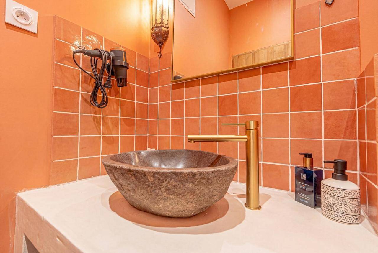 Appartement entier, Marrakech Cinéma Jacuzzi - Suite romantique in Feyzin, Lyon et ses environs