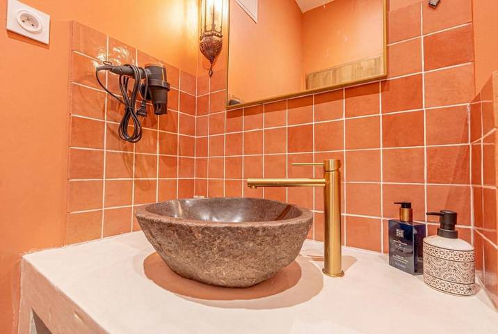Gîte pour 2 personnes, avec terrasse ainsi que jacuzzi et jardin à Feyzin - 3
