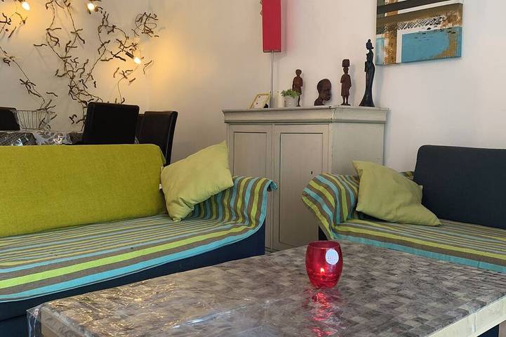 Location de vacances pour 6 personnes, avec Terrasse ainsi que Jardin et Piscine dans Le Sambuc