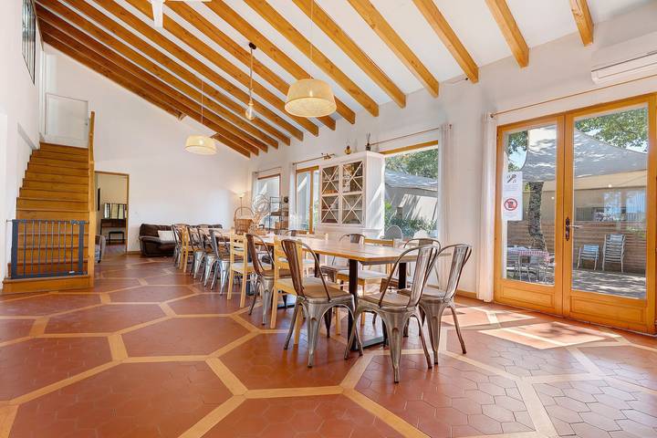 Gîte Mas Pepette 24 persone con piscina, jacuzzi e accesso al fiume in Vers-Pont-du-Gard, Nimes e dintorni