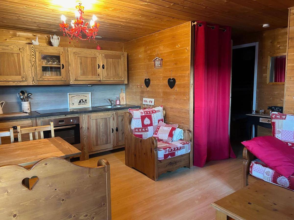 Two-Bedroom Chalet in Saint-Laurent-en-Grandvaux, Parc naturel régional du Haut-Jura