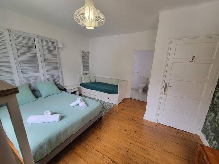 Location de vacances pour 2 personnes, avec terrasse et vue à Gagnac-sur-Cère - 2