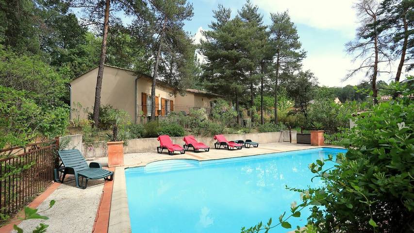 Location de vacances pour 7 personnes, avec jardin et piscine à Vagnas
