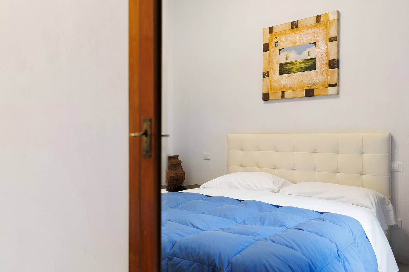 Margherita Room – Small Double with Shared Garden, Wi-Fi, A/C & Accessible Bathroom in Prato, Prato Province