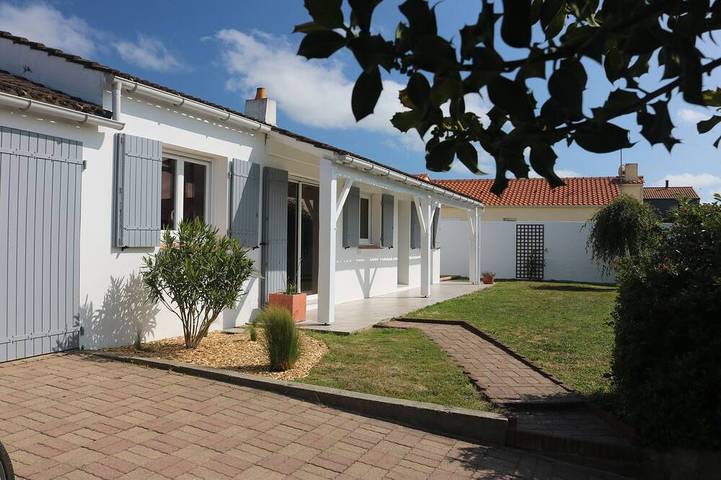 Location de vacances pour 8 personnes, avec terrasse et jardin à Le Fenouiller