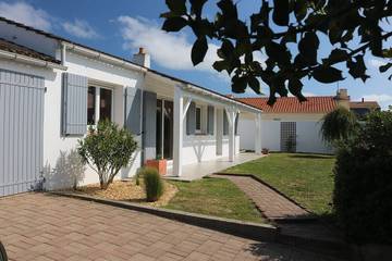 Gîte pour 8 personnes, avec jardin et terrasse à Le Fenouiller