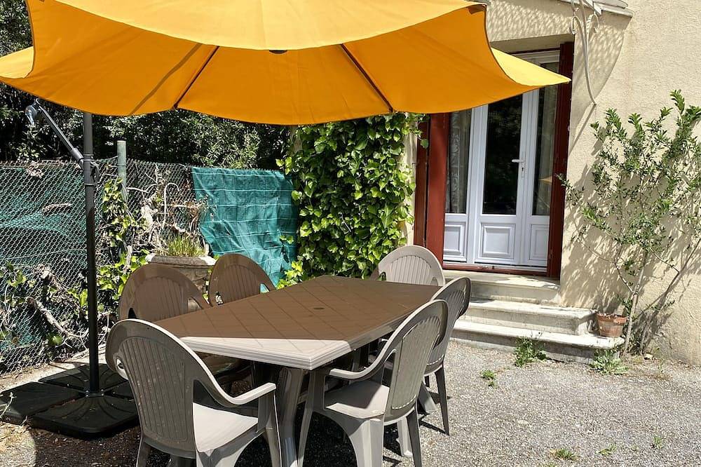 Ganze Wohnung, 60 m² F3 ground floor apartment in a hillside villa in Vézénobres, Alès und Umgebung