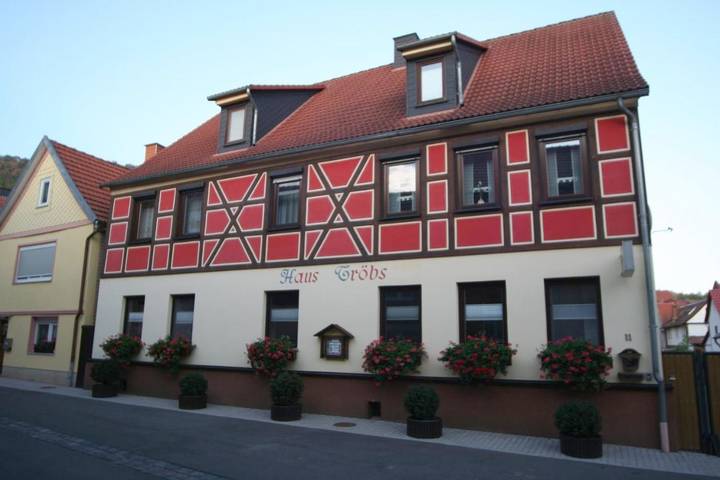 Ferienwohnung für 3 Personen, mit Terrasse und Garten sowie Ausblick