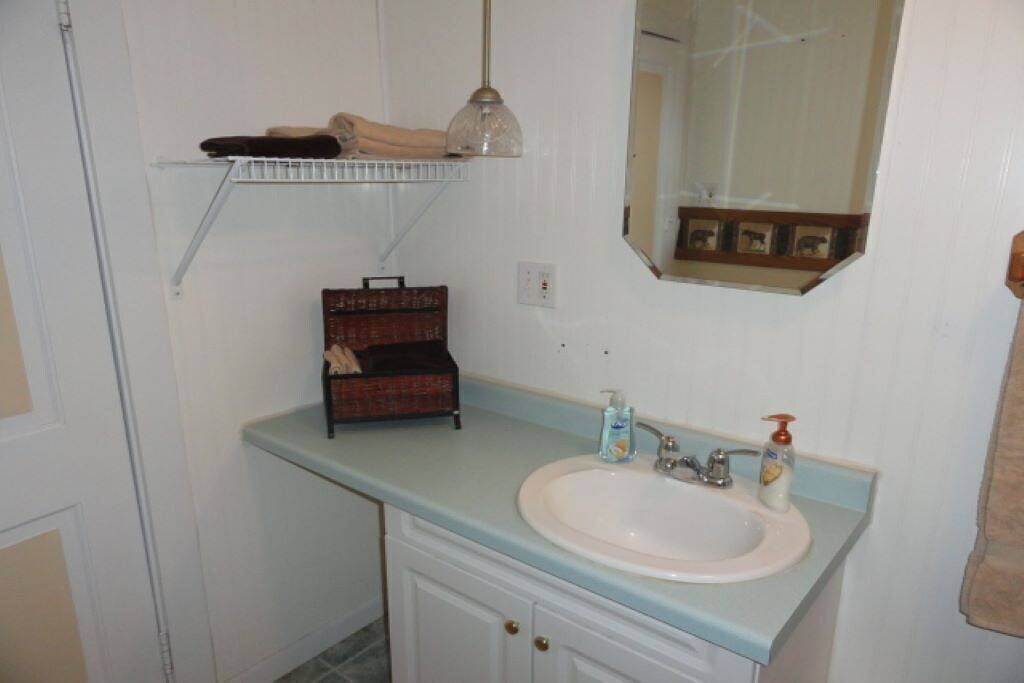 Rustikales gemütliches Häuschen! Schneemobil- / Geländewagentouren, Bond Falls & Ottawa National Forest! in Ontonagon County