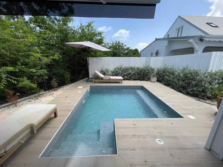 Villa pour 4 personnes, avec terrasse ainsi que jardin et piscine - 1