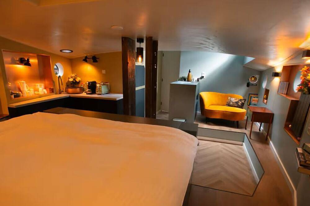 Luxurious wellness houseboat - Sailors Suite in Holländische Küste