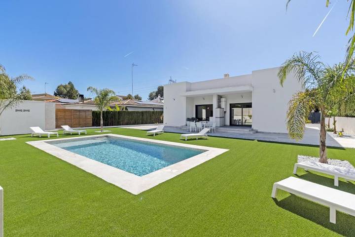 Chalet para 8 personas, con Jacuzzi y Terraza además de Jardín y Piscina en Provincia de Valencia