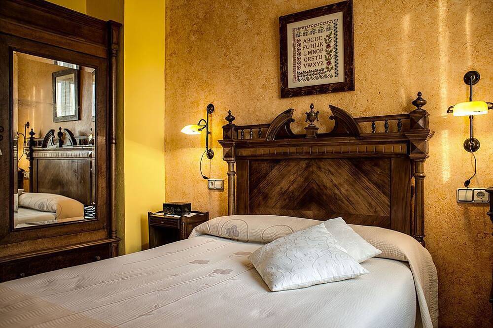 Casa del Médico for 10 people in Hontoria del Pinar, Burgos Province