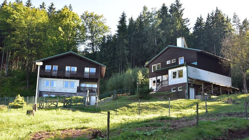 Ferienhaus für 8 Personen, mit Terrasse und Garten sowie Pool, mit Haustier in Tschechien