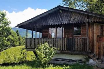 Gîte pour 2 personnes, avec vue ainsi que terrasse et jardin à Châtillon-sur-Cluses