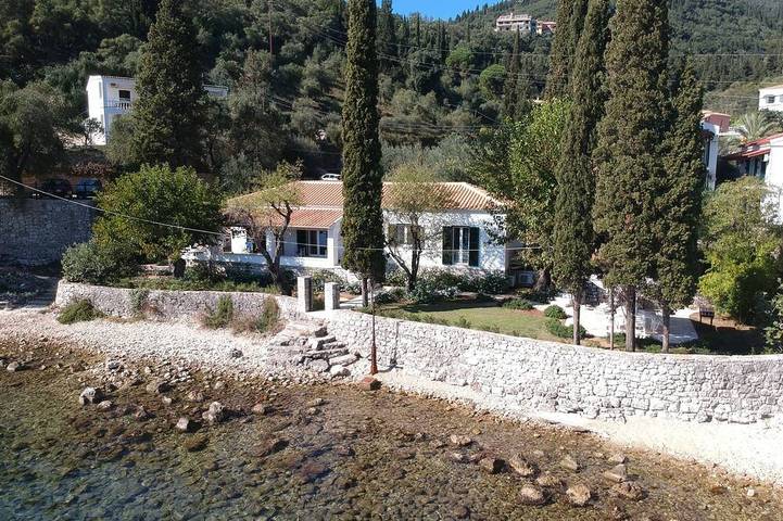 Villa for 11 people, with garden and balcony, with pets in Kalami