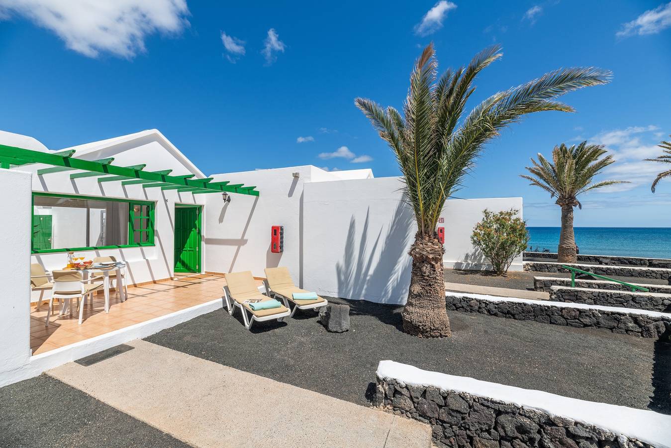 'Alma Ocean View' avec vue sur la mer, piscine partagée et Wi-Fi in Puerto del Carmen, Tías