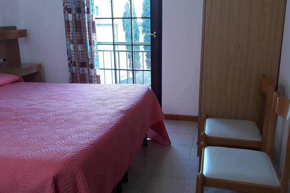 Ganze Wohnung, Ferien Wohnung in den Oliven-Zitronen-bäumen mit Gardasee-Blick, mit Parkplatz in Cassone di Malcesine, Malcesine