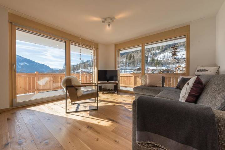 Ferienwohnung für 4 Personen, mit Balkon und Terrasse sowie Garten und Pool
