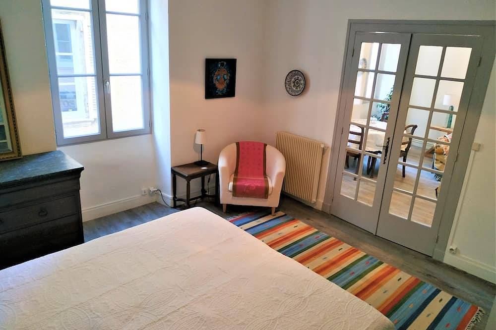 Entire apartment, Renovated family-friendly flat in the ♥ of Pau ★★★★★ in Pau, Pau region