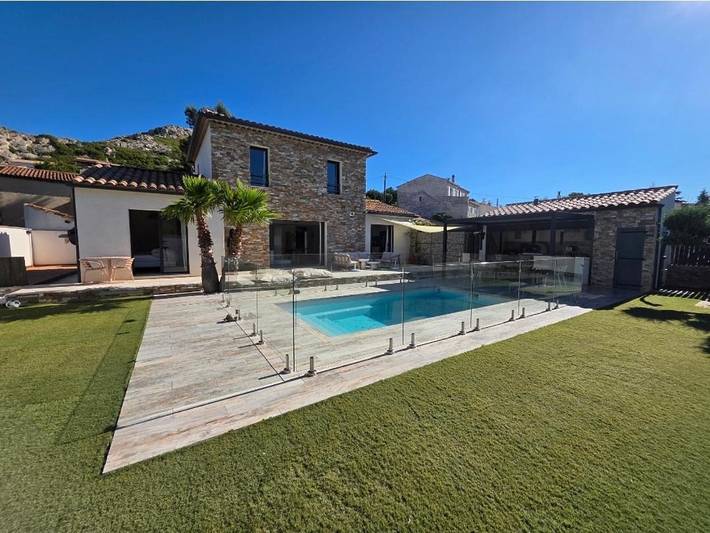 Location de vacances pour 7 personnes, avec piscine et jardin, adapté aux familles à Le Rove - 3