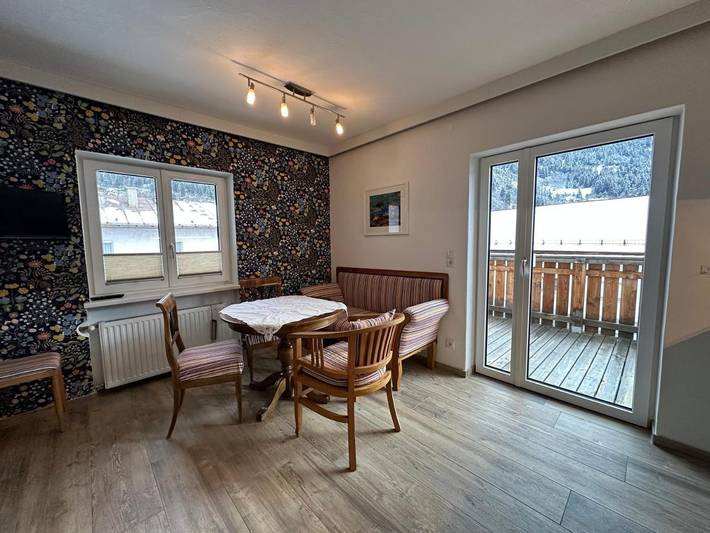 Ferienwohnung für 4 Personen, mit Balkon und Terrasse sowie Ausblick in Zams