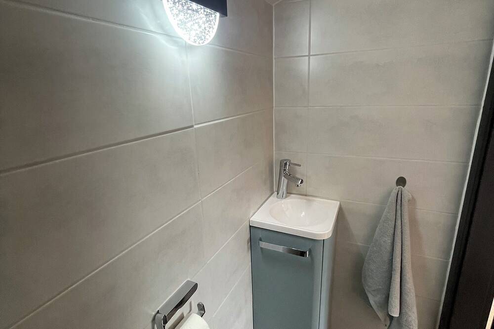 Entire apartment, New apartment Pontarlier with terrace near Switzerland in Pays de Pontarlier, Doubs