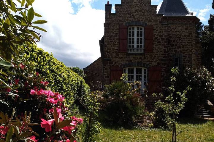 Maison de vacances pour 6 personnes, avec Terrasse et Jardin à Hédé-Bazouges