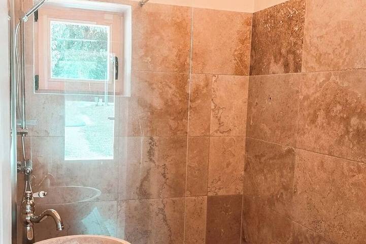 Gîte pour 4 personnes, avec Jacuzzi ainsi que Terrasse et Jardin à Montignac-Charente - 3