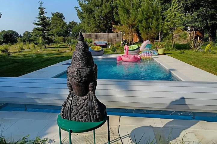 Location de vacances pour 12 personnes, avec jardin ainsi que jacuzzi et terrasse à Château-la-Vallière